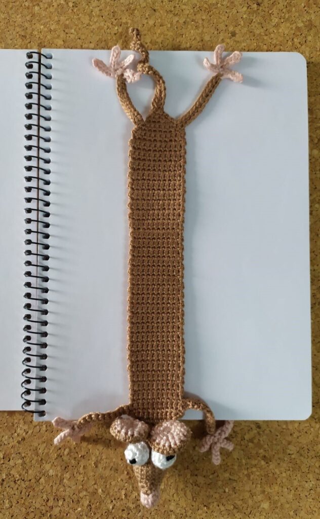 Marcapaginas rata marron