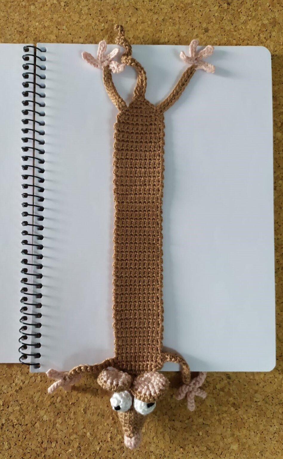 Marcapaginas rata marron